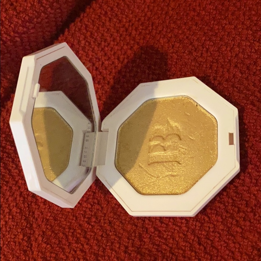 Fenty Beauty by Rihanna Trophy Wife Highlighter